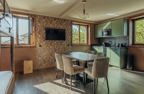 Challes-les-Eaux Apartment | La Tour de Contrôle - hôtel autonome