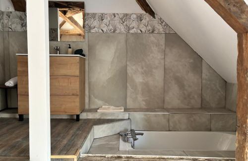 Belley House | La Tour de Coron