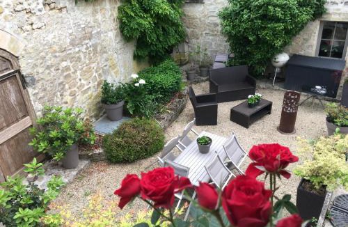 Rousseloy Apartment | La Tour de Flandre