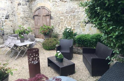Rousseloy Apartment | La Tour de Flandre