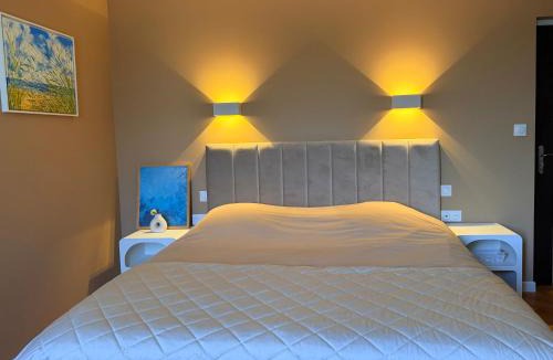 Domagne House | La Tour de La Valette,Chambre double avec salle de bain