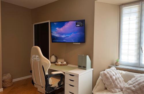 Domagne House | La Tour de La Valette,Chambre double avec salle de bain