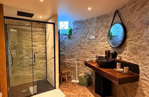 Domagne House | La Tour de La Valette,Chambre double avec salle de bain