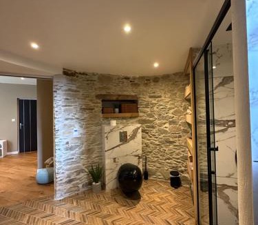 Domagne House | La Tour de La Valette,Chambre double avec salle de bain