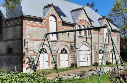 Beaumont-la-Ronce Bed & Breakfast | La Tour de rêves