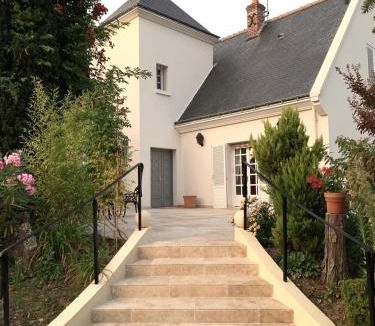 Saint-Cyr-sur-Loire Bed & Breakfast | La Tour de Saint Cyr