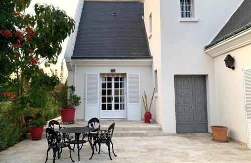 Saint-Cyr-sur-Loire Bed & Breakfast | La Tour de Saint Cyr