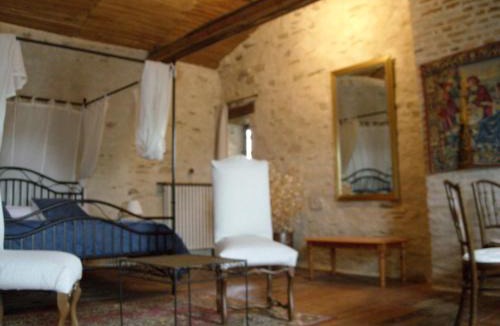 Breuil-Barret Bed & Breakfast | La Tour des Laudes