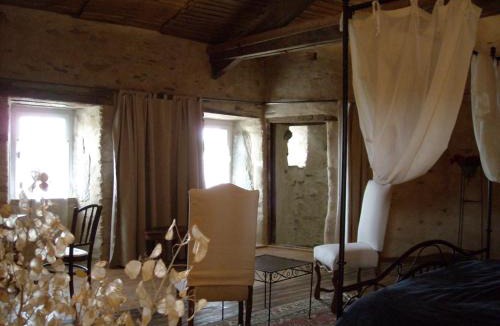 Breuil-Barret Bed & Breakfast | La Tour des Laudes