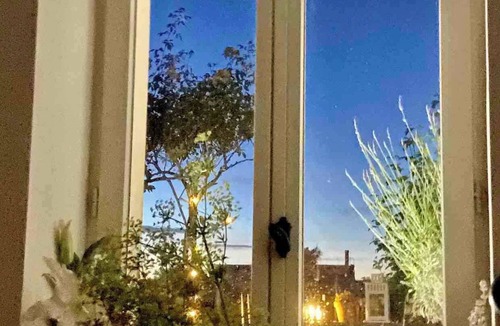 Ocquerre House | La Tour Enchantee - Castle Stay