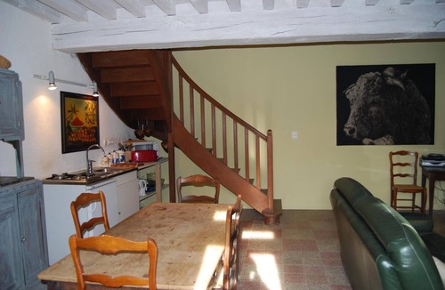 Marcilly-la-Gueurce Bed & Breakfast | La Tour