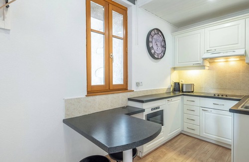 Annecy Old Town Apartment | La Tour Médiévale au centre ville