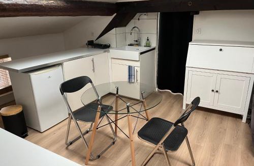 Grezieu-la-Varenne Apartment | La Tour Ronde