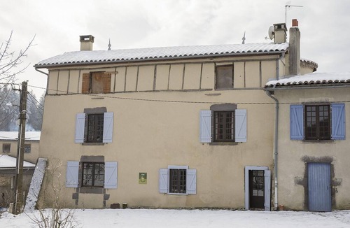 Thiers House | La Tour - THIERS - Gîte