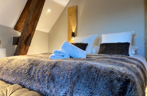 Romans-sur-Isere Bed & Breakfast | LA TOUR YVELINE