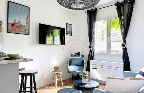 Dourdan House | La Tourelle des Rois