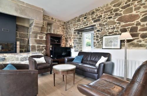 Pleven House | La tourelle du Val-d'Arguenon