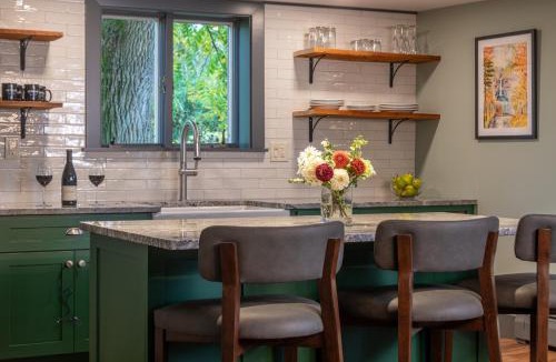 South Hill Hotel | La Tourelle Inn & Spa