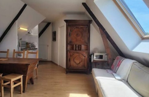 Le Passage Apartment | La Tramolière, accommodation in a green setting