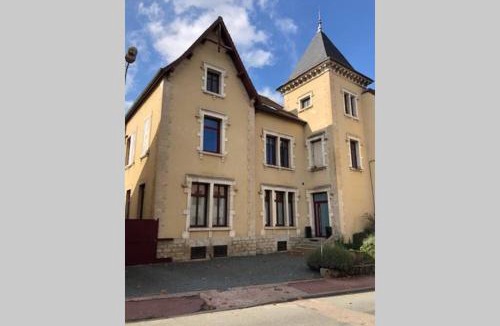 Toulon-sur-Arroux Apartment | La Tranquillité au Centre.