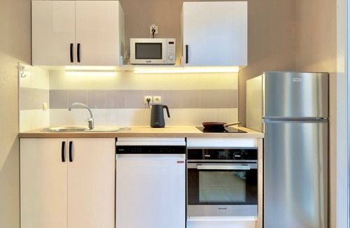 Calvisson Apartment | La Traversante du Mas, 6 guests, Pool in Calvisson