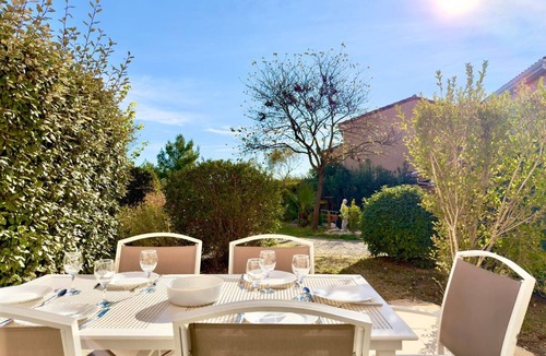 Calvisson Apartment | La Traversante du Mas, 6 guests, Pool in Calvisson