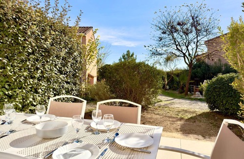 Calvisson Apartment | La Traversante du Mas, 6 guests, Pool in Calvisson