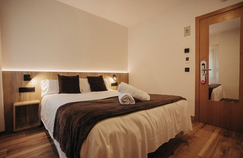Ripoll House | La Trobada Hotel Sport