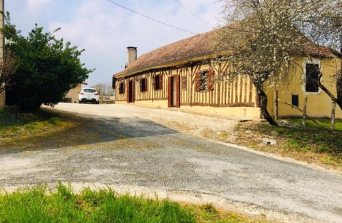 Saint-Etienne-de-Puycorbier House | La Tuillière
