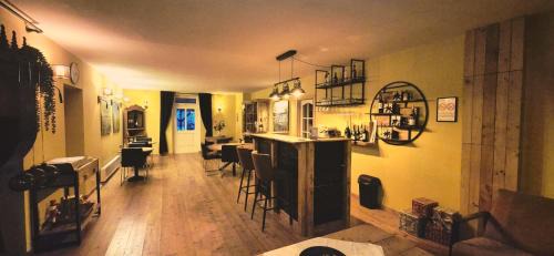 Seuzey Apartment | La Tulipe, ruime adult-only gîte met tuin en zwembad, Seuzey