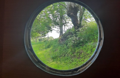 Larbont House | La Tutte de l'Ours, a bright house surrounded by nature.
