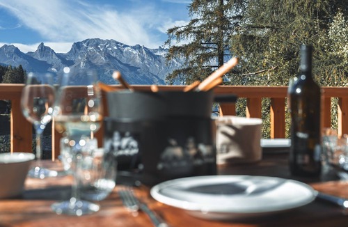 Riddes Ski Chalet | La Tzoumaz Lodge – Luxury Chalet with Daily Housekeeping, Optional Private Chef
