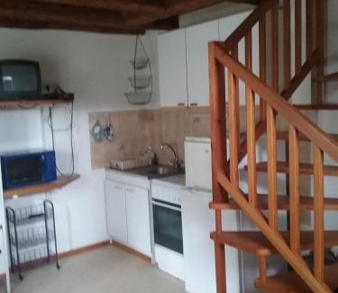 Saint-Bonnet-les-Oules House | La vache sur le toit