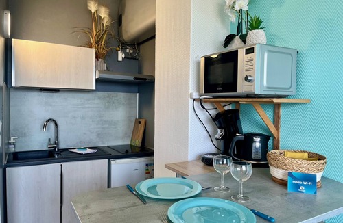 Port Apartment | La Vague vue sur l'Antre du dragon