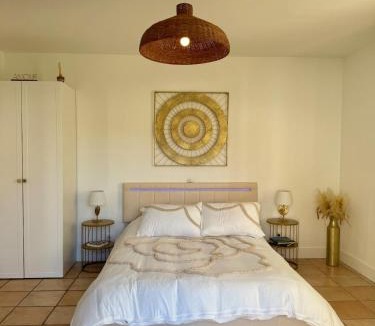 Alette Apartment | la vallée du paradis studio avec balnéothérapie en campagne