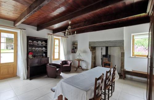 Saint-Pierre-Langers House | La Vallée