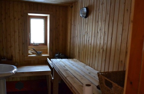 Saint-Etienne-De-Bolto Cottage | La vallée magique, grande maison familiale et rustique avec sauna.