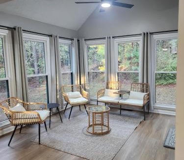 Newnan House | La Vela Blanca - Modern Southern Getaway