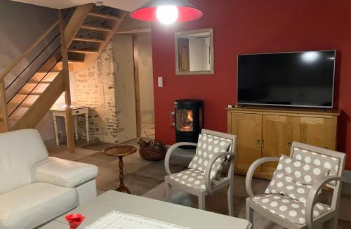 Feuguerolles-Bully House | LA VELOGIROUETTE