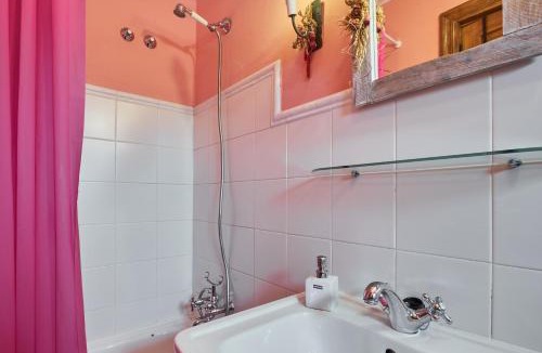 Robledo de la Guzpena House | La Venta Del Alma