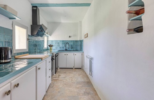 Dauphin House | La Verdette, house sleeps 7, private pool, garden with trees