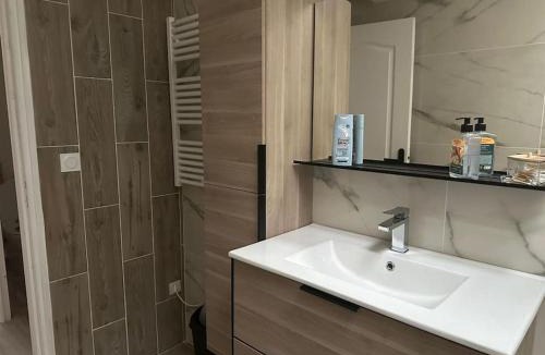 Cesny-Bois-Halbout House | La Verdière