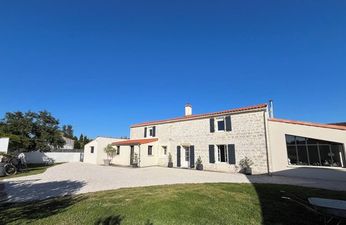 Saint-Michel-en-l'Herm House | La Vie Douce - Between Ocean and Marsh La Maison