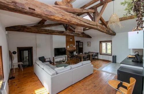 Ars-sur-Formans Apartment | La Vie de Château , Or du Temps