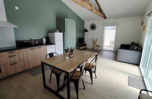 Sainte-Florence Apartment | La Vie En Gîte (La Grange & Spa)