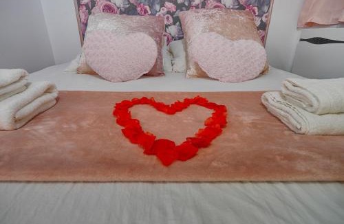 Montgeron Apartment | La Vie en Rose/Jacuzzi