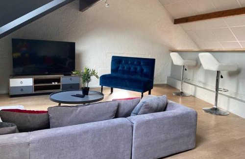 Poitiers Villa | La Vie Est Belle