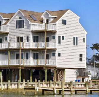 Chincoteague House | La Vie - Waterfront, boat dock & Pool!