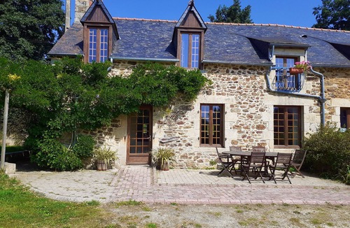 Corseul House | La Vielle Ferme - Gîte 6 Personne Avec Piscine