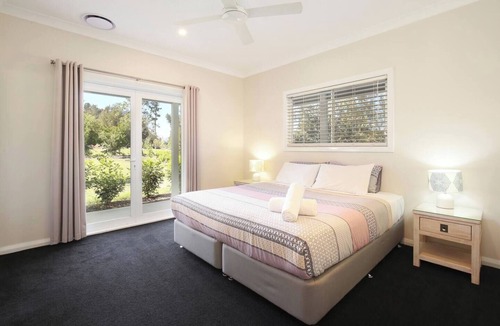 Pokolbin House | La Vigna Function and Wedding Accommodation the whole vineyard sleeps up to 40